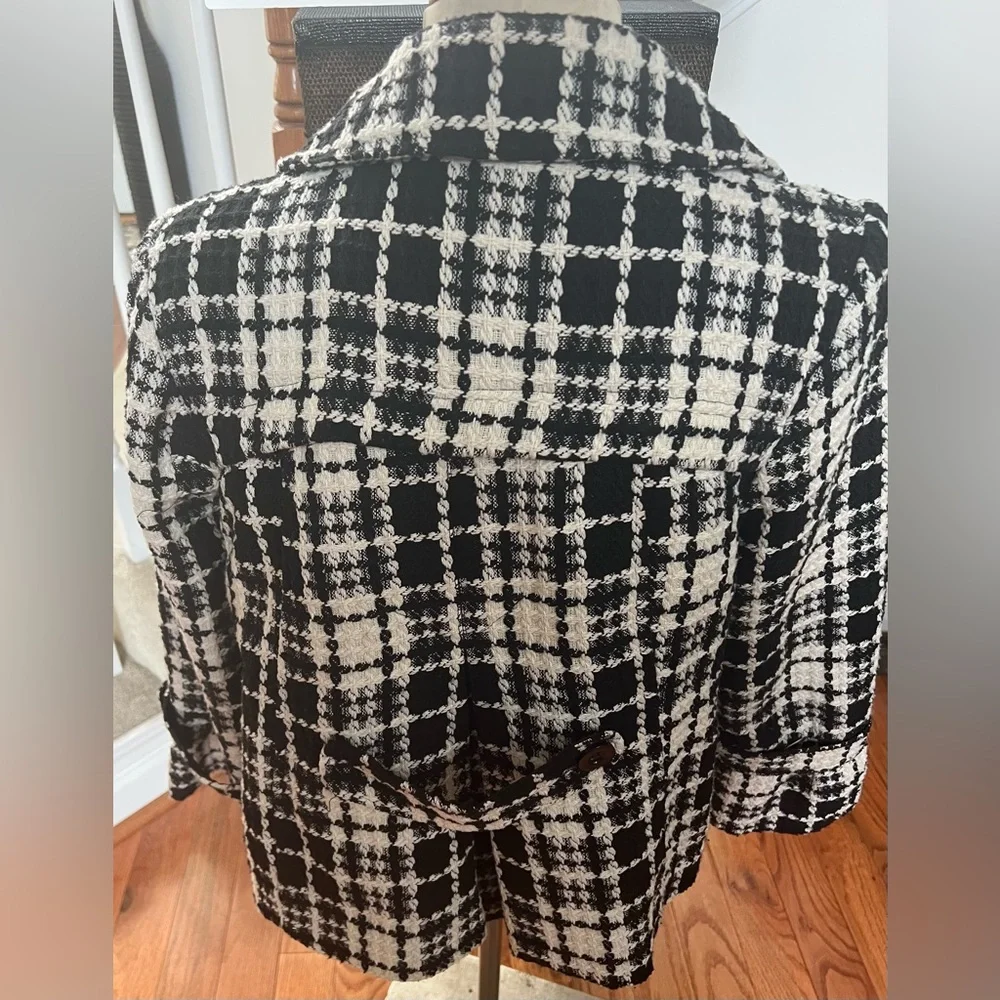 Women’s wool houndstooth double breasted cropped jacket - Picture 3 of 7